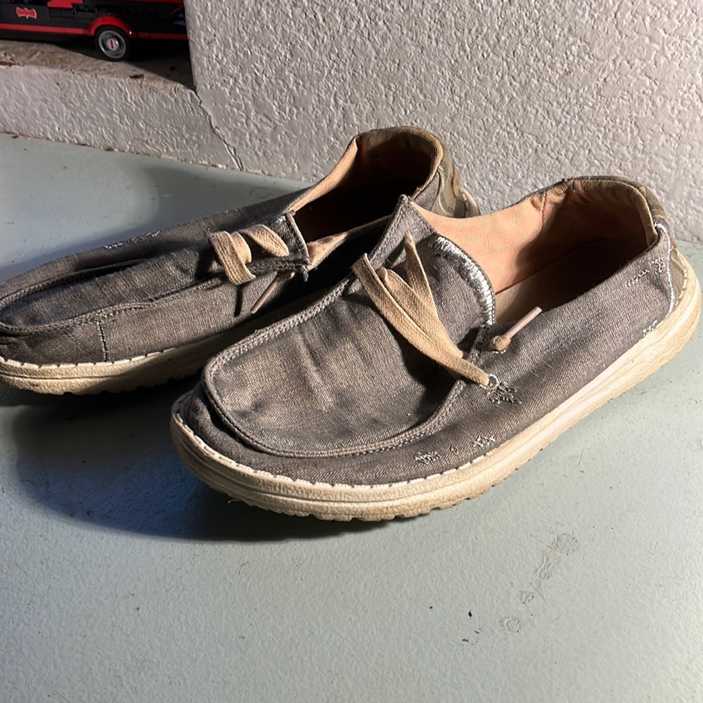 size 7 hey dudes